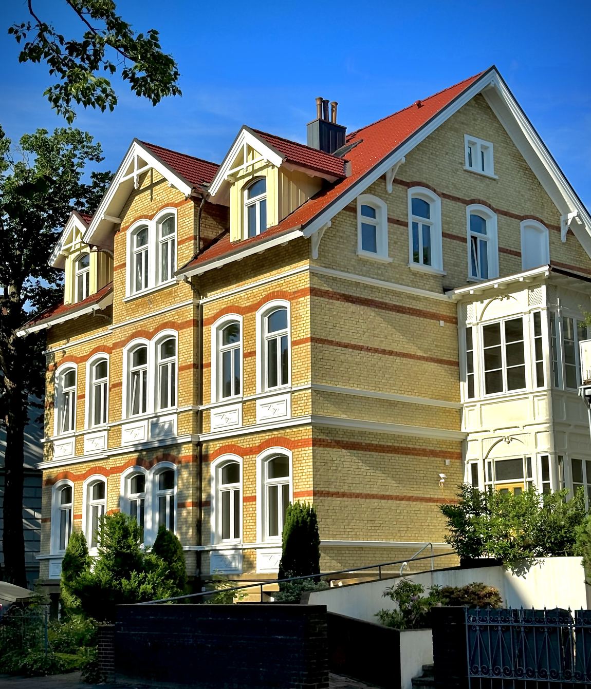 Die Denkmalvilla von 1888 in der Eckansicht