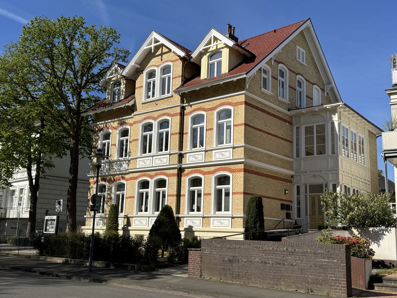 Die Villa von der Villenstraße aus gesehen
